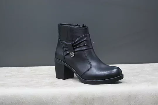 KADIN SİYAH DERİ BOT