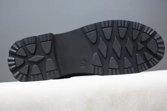 KADIN SİYAH DERİ BOT