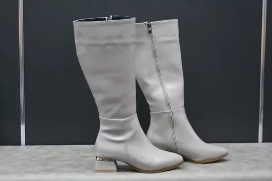 Kadın Bej Deri Sivri Burun Uzun Fermuarlı Kışlık Çizme