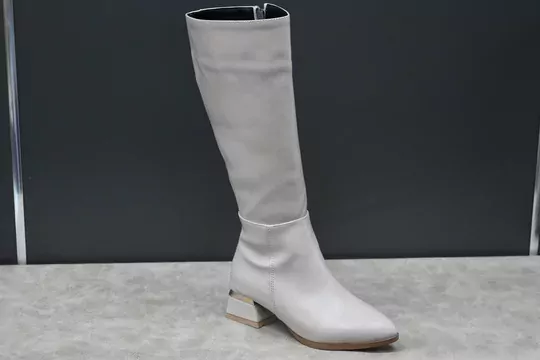 Kadın Bej Deri Sivri Burun Uzun Fermuarlı Kışlık Çizme