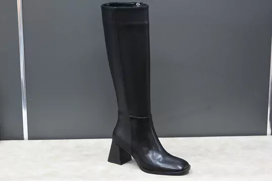 Kadın Siyah Deri Yuvarlak Burun Uzun Fermuarlı Kışlık Çizme