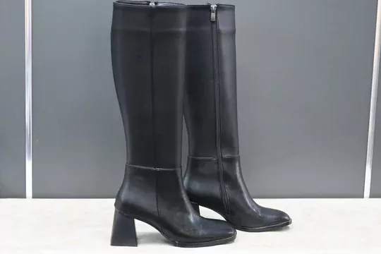 Kadın Siyah Deri Yuvarlak Burun Uzun Fermuarlı Kışlık Çizme