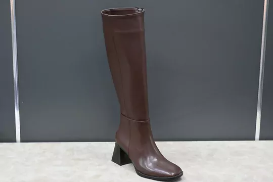 Kadın Kahverengi Deri Yuvarlak Burun Uzun Fermuarlı Kışlık Çizme