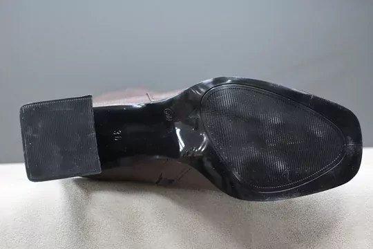 Kadın Kahverengi Deri Yuvarlak Burun Uzun Fermuarlı Kışlık Çizme