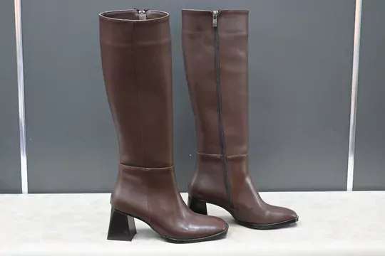 Kadın Kahverengi Deri Yuvarlak Burun Uzun Fermuarlı Kışlık Çizme