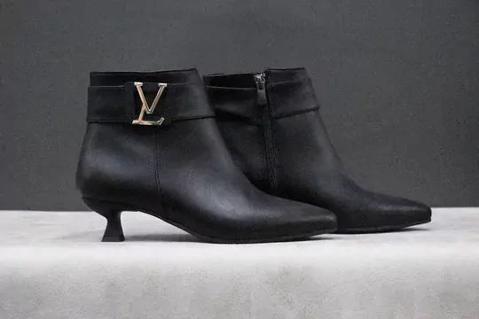 Kadın İnce Topuk Sivri Burun Deri Kısa Bot