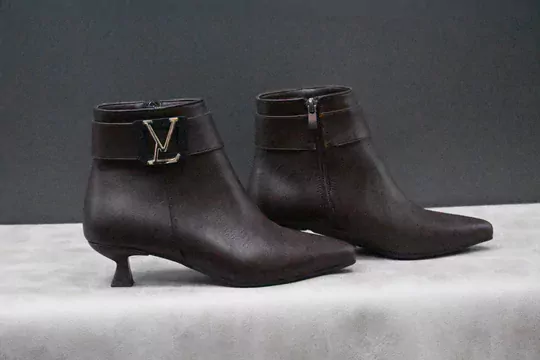 Kadın İnce Topuk Sivri Burun Deri Kısa Bot