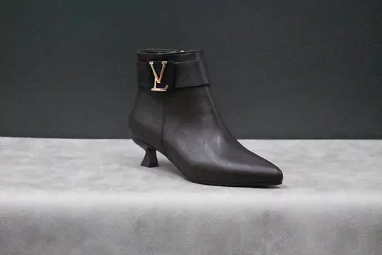 Kadın İnce Topuk Sivri Burun Deri Kısa Bot