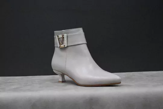 Kadın İnce Topuk Sivri Burun Deri Kısa Bot