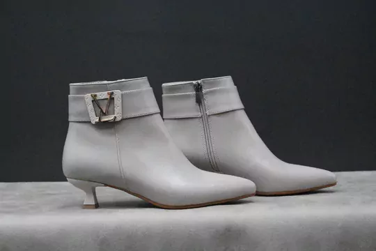 Kadın İnce Topuk Sivri Burun Deri Kısa Bot