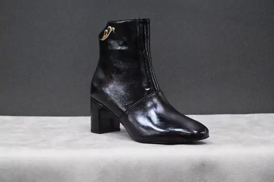 Deri Düz Burun İçi Kürklü Topuklu Kısa Bot