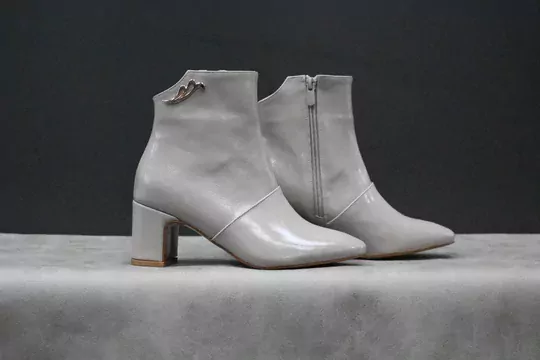 Kadın Deri Düz Burun İçi Kürklü Topuklu Kısa Bot