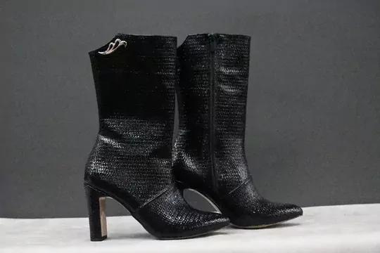 Kadın Deri Hasır İşleme Sivri Burun İnce Kürklü Kısa Çizme