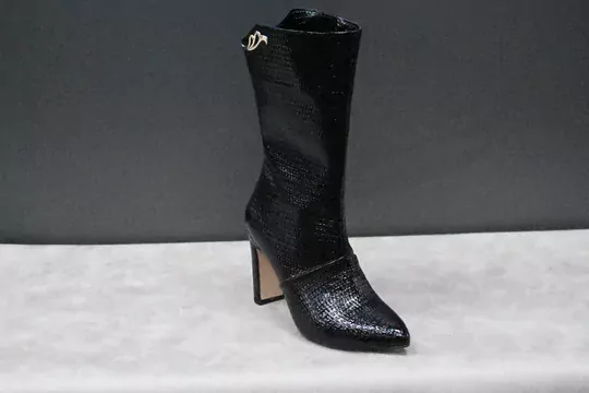 Kadın Deri Hasır İşleme Sivri Burun İnce Kürklü Kısa Çizme