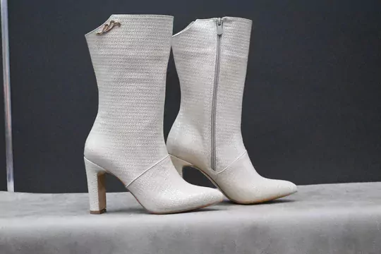 Kadın Deri Hasır İşleme Sivri Burun İnce Kürklü Kısa Çizme