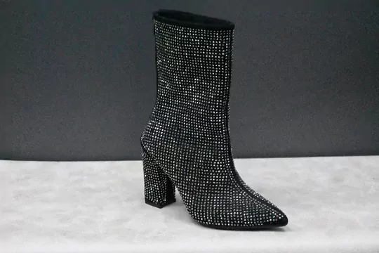 Kadın Taş İşlemeli Sivri Burun Topuklu İçi Kürklü Kısa Çizme