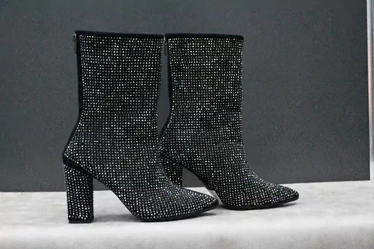 Kadın Taş İşlemeli Sivri Burun Topuklu İçi Kürklü Kısa Çizme