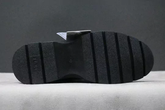 Kadın Kilitli Bağcıklı Bot