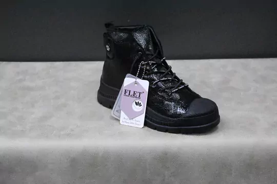 Kadın Kilitli Bağcıklı Bot