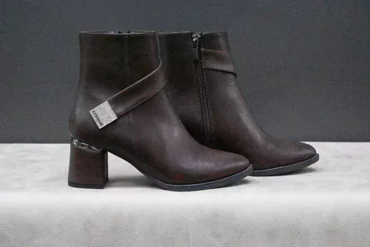 Kadın Deri Topuklu Taşlı Fermuarlı Bot