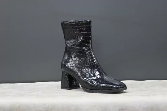 Kadın Topuklu Fermuar Kısa Bot