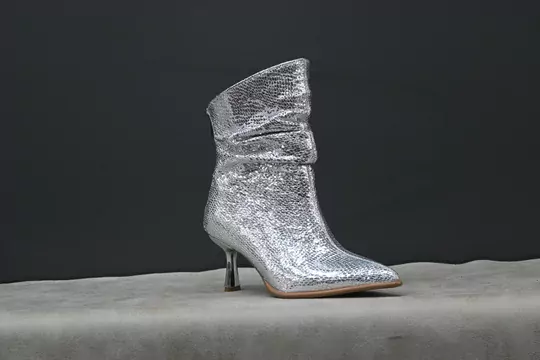 Kadın Körüklü İnce Topuklu Rugan Fermuarlı Sivri Burun Kısa Bot