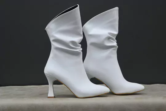 Kadın Deri Körüklü İnce Topuk Fermuarlı Sivri Burun Kısa  Çizme