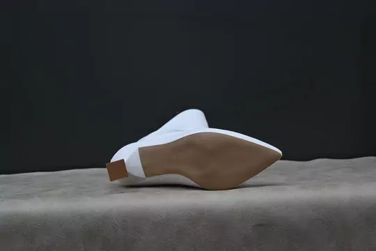 Kadın Deri Körüklü İnce Topuk Fermuarlı Sivri Burun Kısa  Çizme