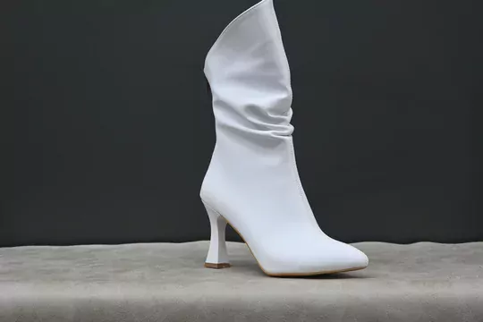 Kadın Deri Körüklü İnce Topuk Fermuarlı Sivri Burun Kısa  Çizme