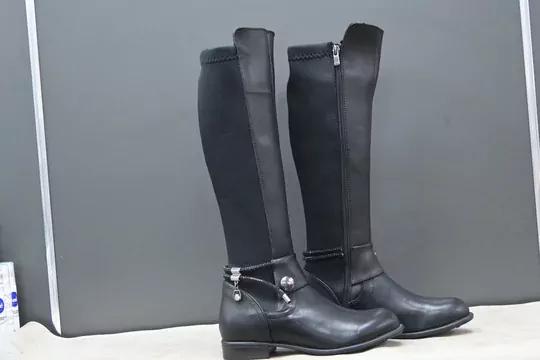 Kadın Düz Topuk Fermuarlı Taş Aksesuarlı Uzun Çizme