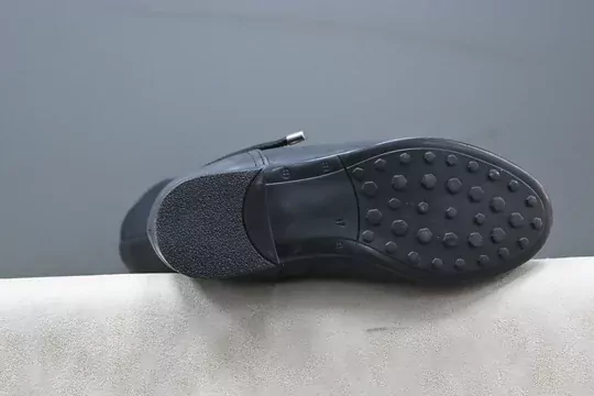 Kadın Düz Topuk Fermuarlı Taş Aksesuarlı Uzun Çizme