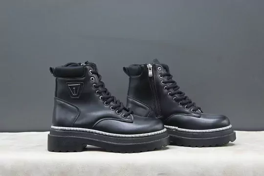 Kadın Düz Topuklu Tokalı Fermuarlı Bağcıklı Kısa Bot