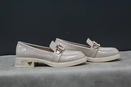 Kadın Rugan Deri Tokalı Babet