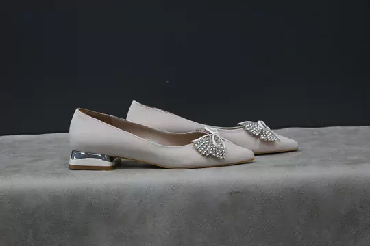 Kadın Fiyonklu Kısa Topuklu Babet