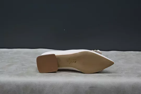 Kadın Fiyonklu Kısa Topuklu Babet