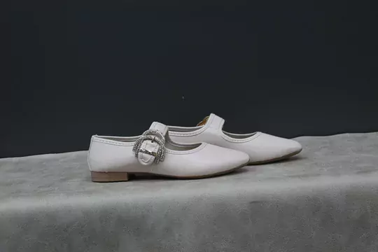 Kadın Taşlı Kilteli Babet