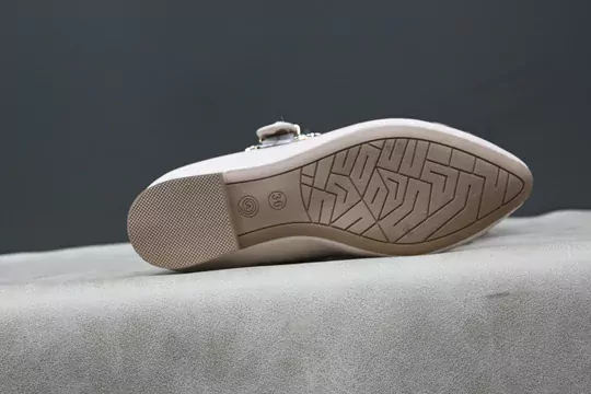 Kadın Taşlı Kilteli Babet