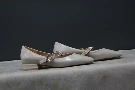 Kadın Kilteli Tokalı Babet