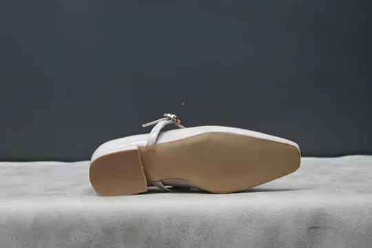 Kadın Kilteli Taşlı Babet