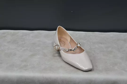 Kadın Kilteli Taşlı Babet