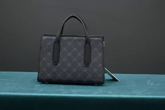 Kadın Siyah Noktalı Çanta