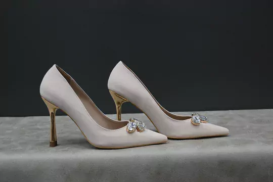 Kadın Taşlı Gold Detaylı Stiletto
