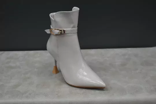 Kadın Deri Topuklu Kısa Çizme