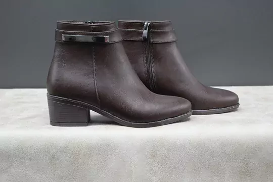 Kadın Deri Kaymaz Taban Fermuarlı Tokalı Bot
