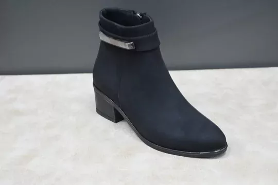 Kadın Deri Kaymaz Taban Fermuarlı Tokalı Bot