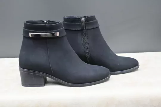 Kadın Deri Kaymaz Taban Fermuarlı Tokalı Bot