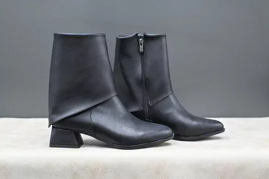 Kadın Körüklü Topuklu Fermuarlı Deri Kısa Çizme