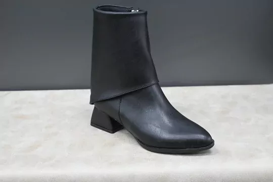 Kadın Körüklü Topuklu Fermuarlı Deri Kısa Çizme