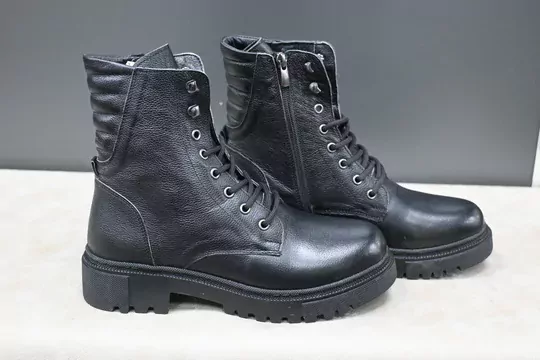 Erkek Deri Kaymaz Taban İçi Kürklü Fermuarlı Bağcıklı Bot