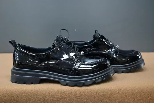 Kadın Rugan Armalı Babet